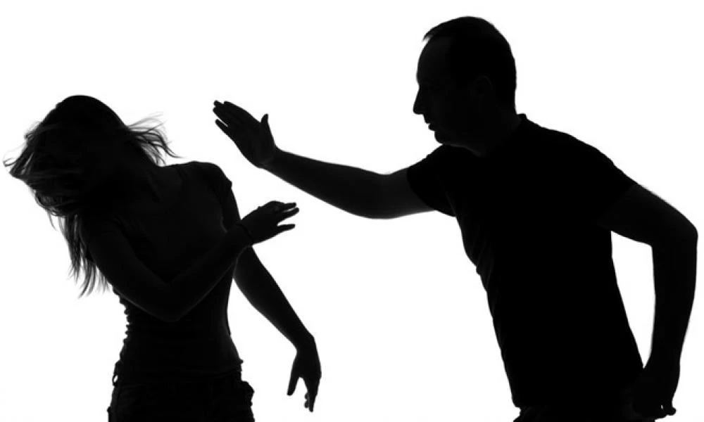 Μουσουλμάνος κακοποίησε τη γυναίκα του επειδή δεν δέχτηκε.... την άλλη του γυναίκα